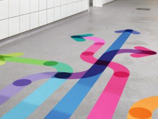 Guidez vos visiteurs grâce à la signalétique intérieure