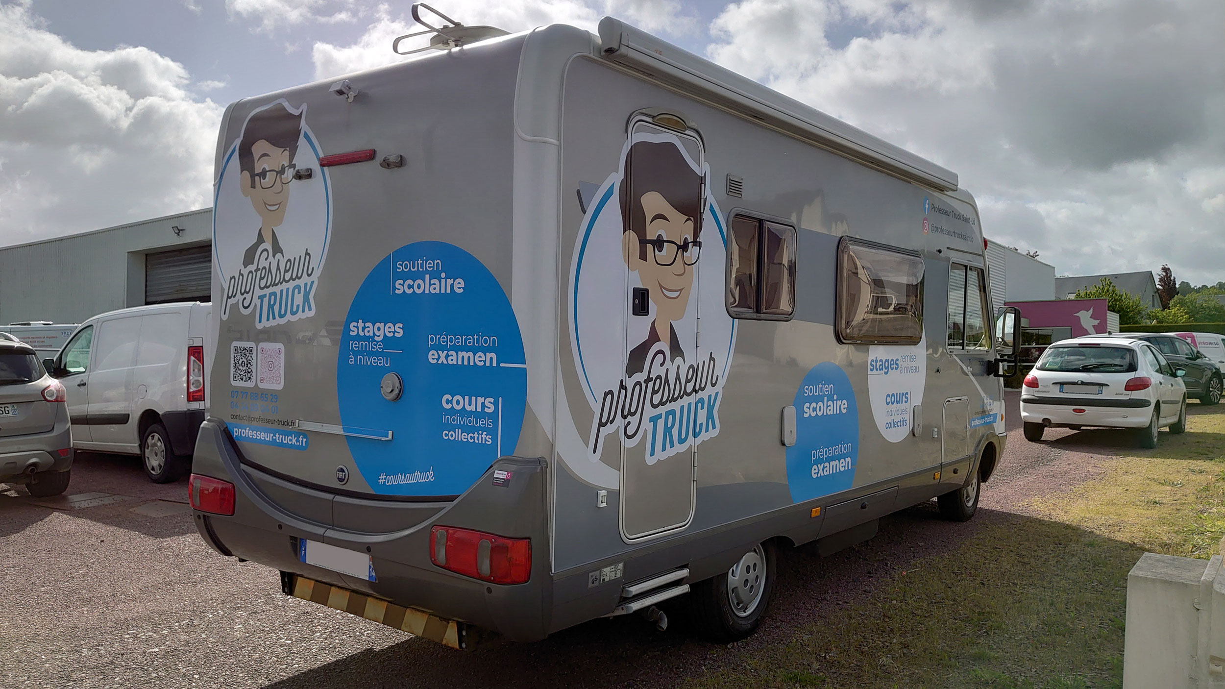 professeur-truck-vehicule-partiot-camping-car-amenager-stickers-salle-classe-itinerante
