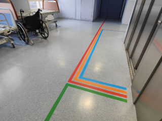 Lignes adhésives sol pour hôpital